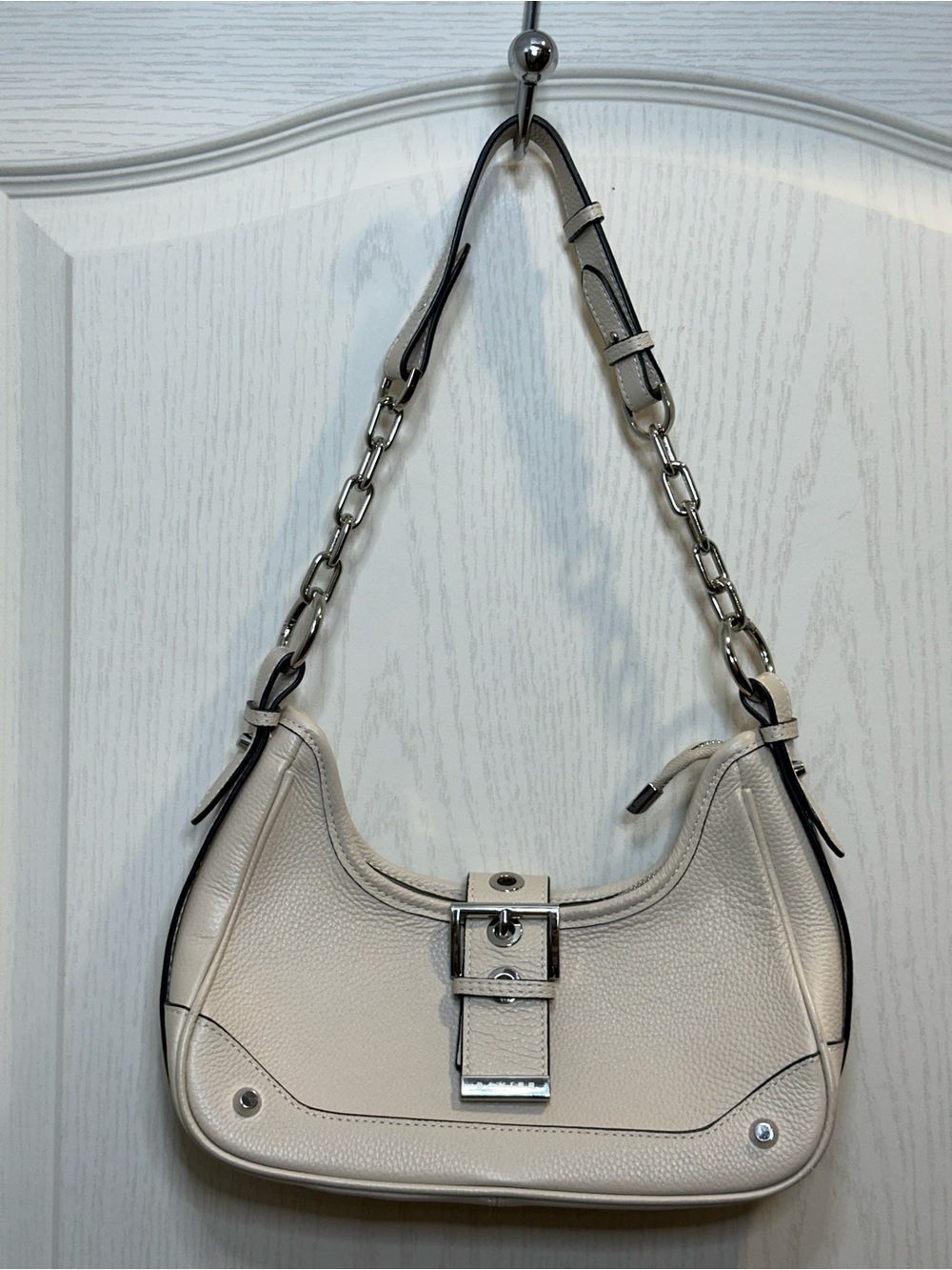 Danier "Hady" Genuine Pebble Leather Curved Shoulder Bag - Ivory/Cream Y2K style